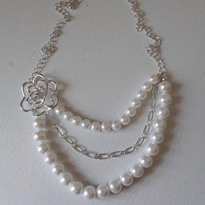 Floral Bloom Pearlesque Necklace